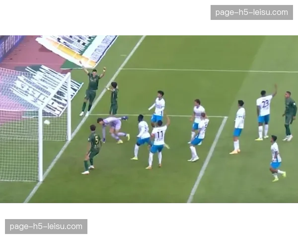 直播信号显示,阿拉维斯球员疑似禁区内手球,VAR介入检查 直播信号显示,阿拉维斯球员疑似禁区内手球,VAR介入检查