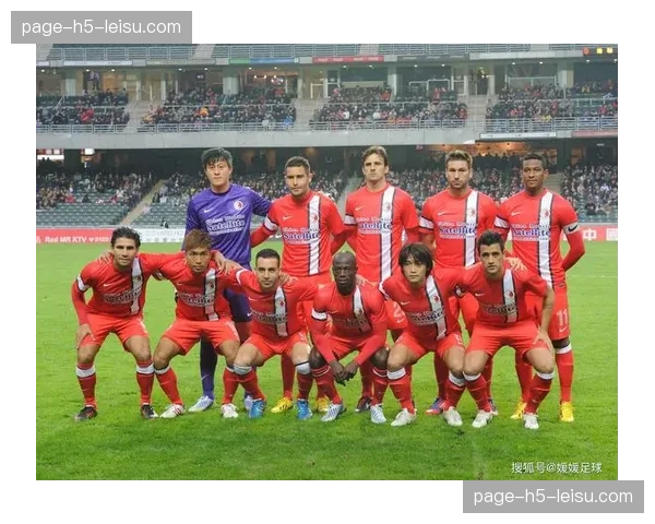 特写：终场哨响，确定降级的达姆施塔特球员泪洒球场